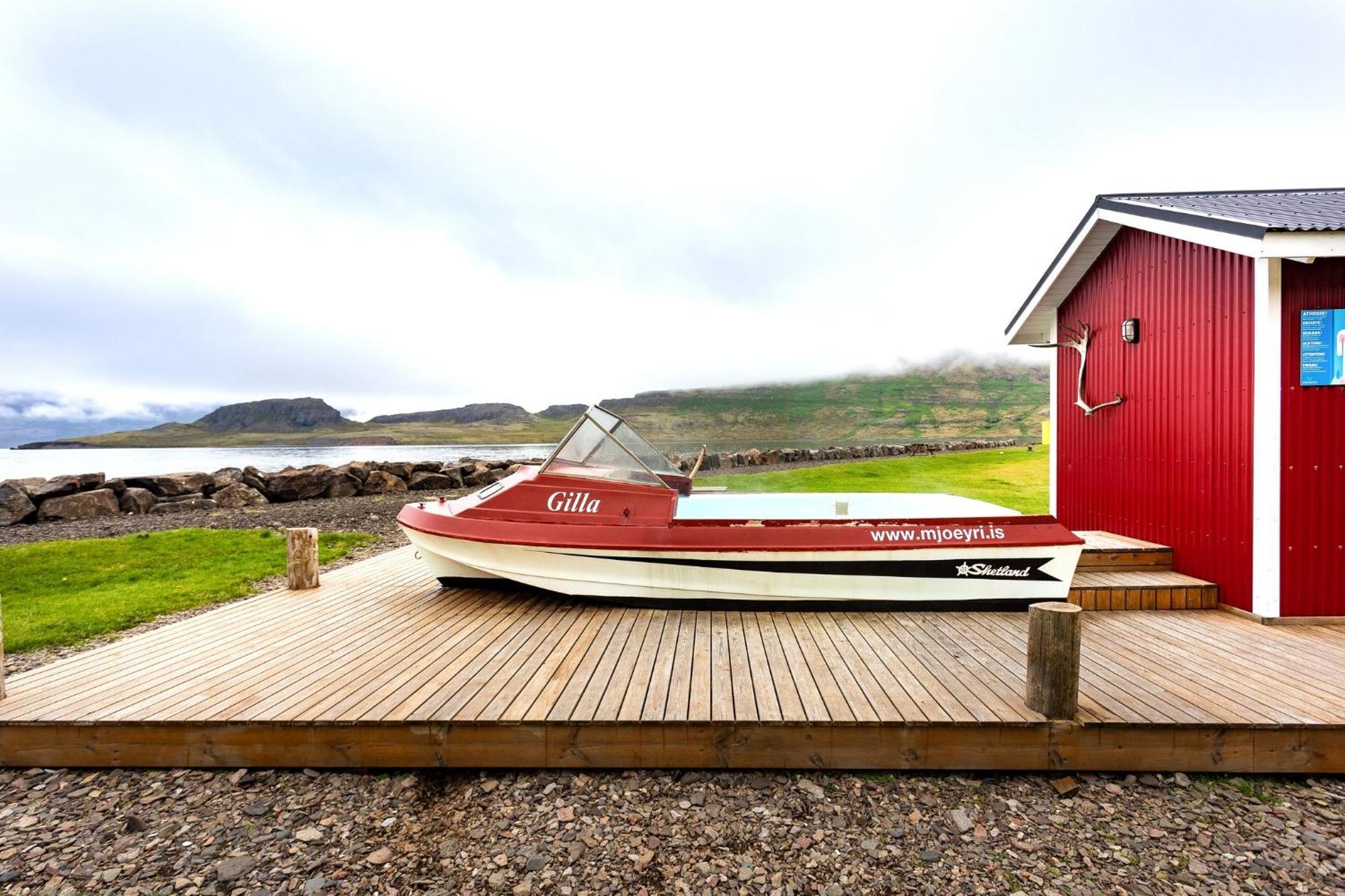 Mjoeyri Travel Homes * Eskifjorthur